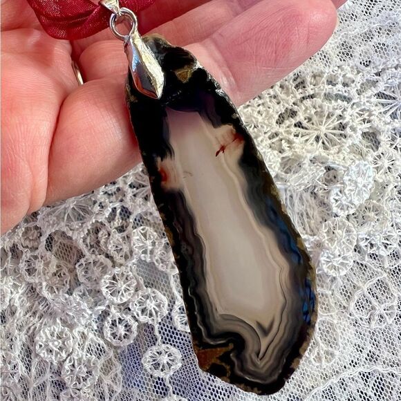 Vintage Geode Slice Pendant Necklace Black & Burgundy - Picture 6 of 10
